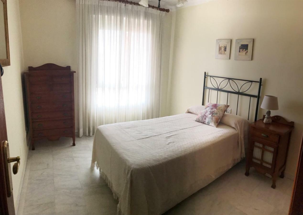 Sub-atico Con Parking En El Centro De Apartament Estepona